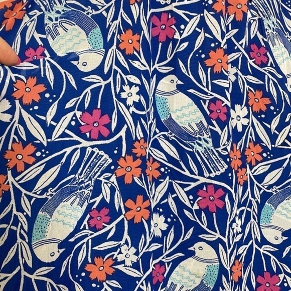 old Navy maxi dress. Floral with birds. Key hole neck.Lined. Medium. GUC - Picture 3 of 10